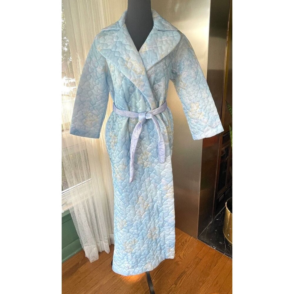 Vintage 70s robe, baby blue & lavender, pastel floral print, quilted house coat